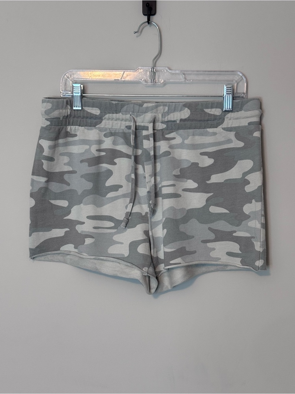 Z Supply Gray Camo Lightweight Sweat Shorts Size Medium